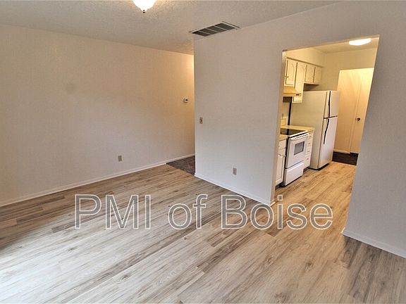 4th image of 7201 W Amity Rd