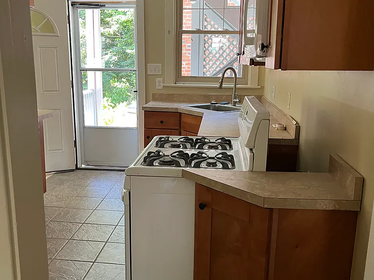 1810 Murdoch St #1 — Photo 8