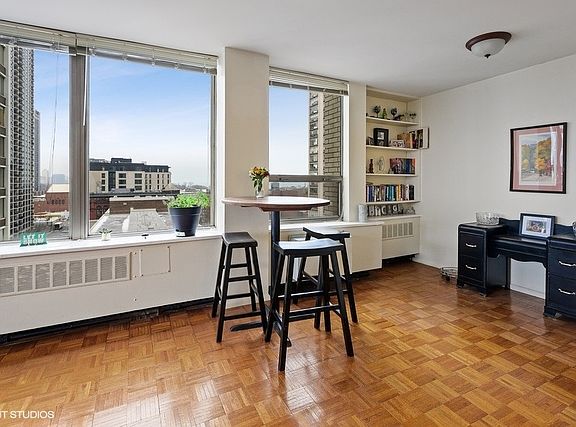 3rd image of 1455 N Sandburg Ter APT 1009