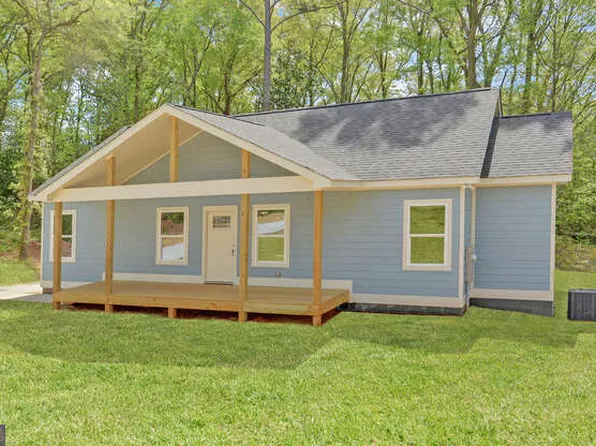 71 Crestwood Dr, Hartwell, GA 30643