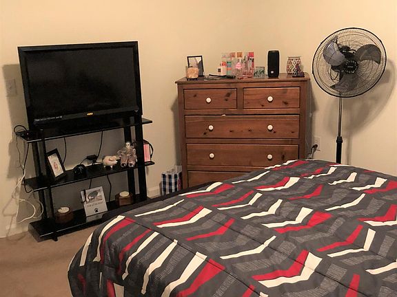 5th image of 704 Saint Andrews Dr APT 18