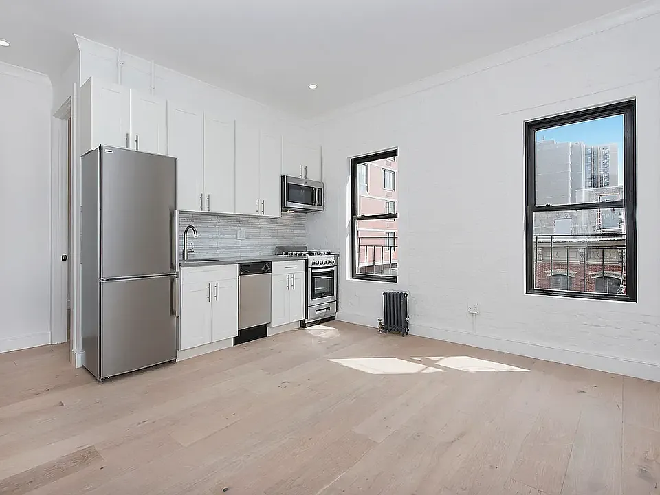 245 E 30th St #21