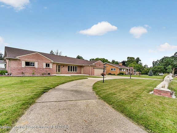 3rd image of 2915 N Cambridge Rd
