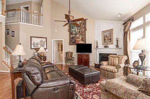 3rd image of 9702 Sunset Grove Dr