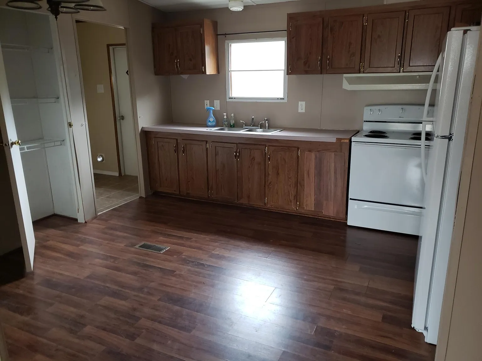 3 bed, 1144 sqft, $1,600 — Photo 4