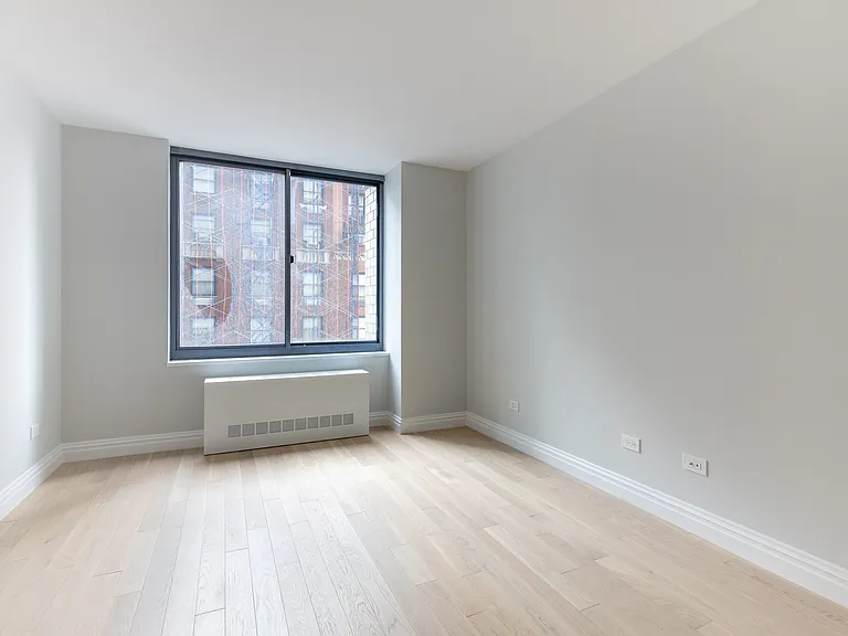 235 W 48th St #14J — Photo 9