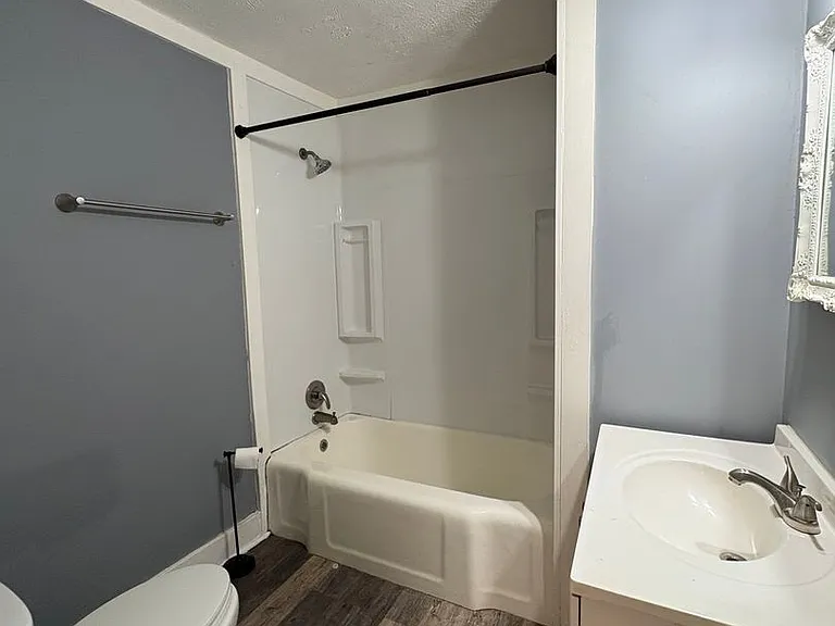 940 Julian Rd — Photo 13