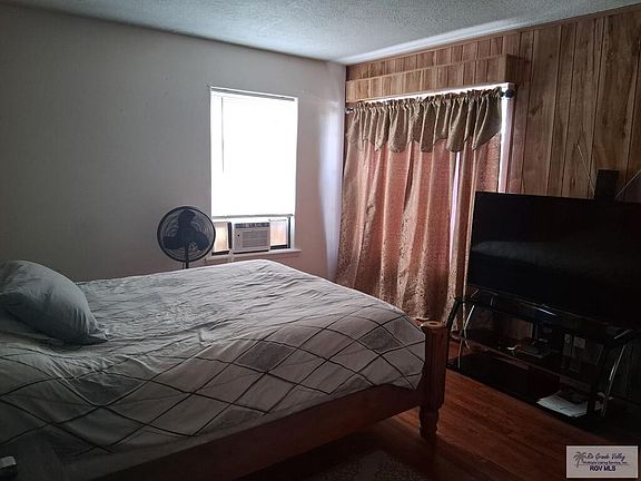 5th image of 410 Mesquite St