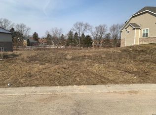 104 Gloria Dr, Elgin, IL 60120