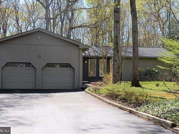 3rd image of 13121 Chapel Hills Dr