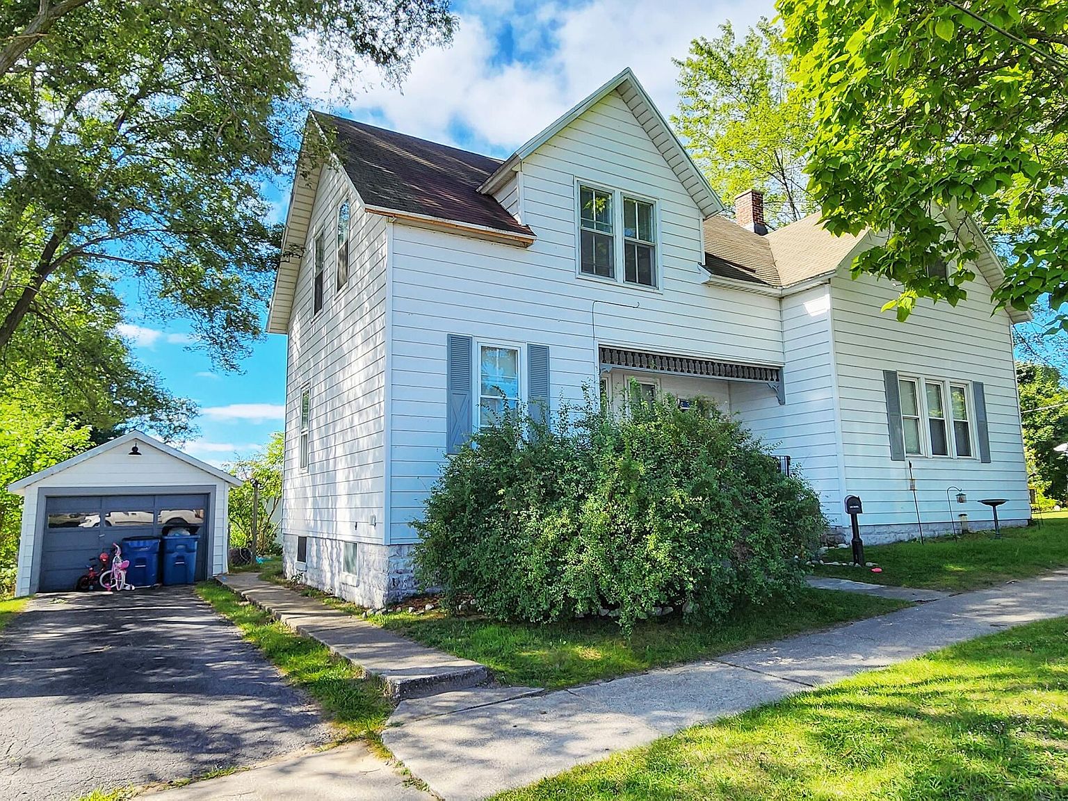 239 10th St, Manistee, MI 49660 MLS 23032298 Zillow
