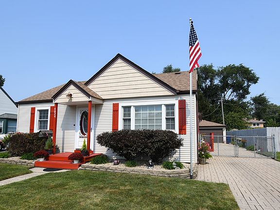 2nd image of 4824 W 91st Pl