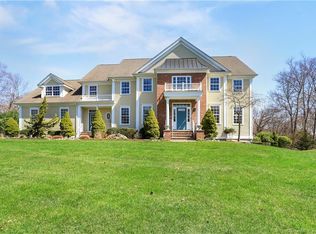 32 Delaware Rd, Trumbull, CT 06611