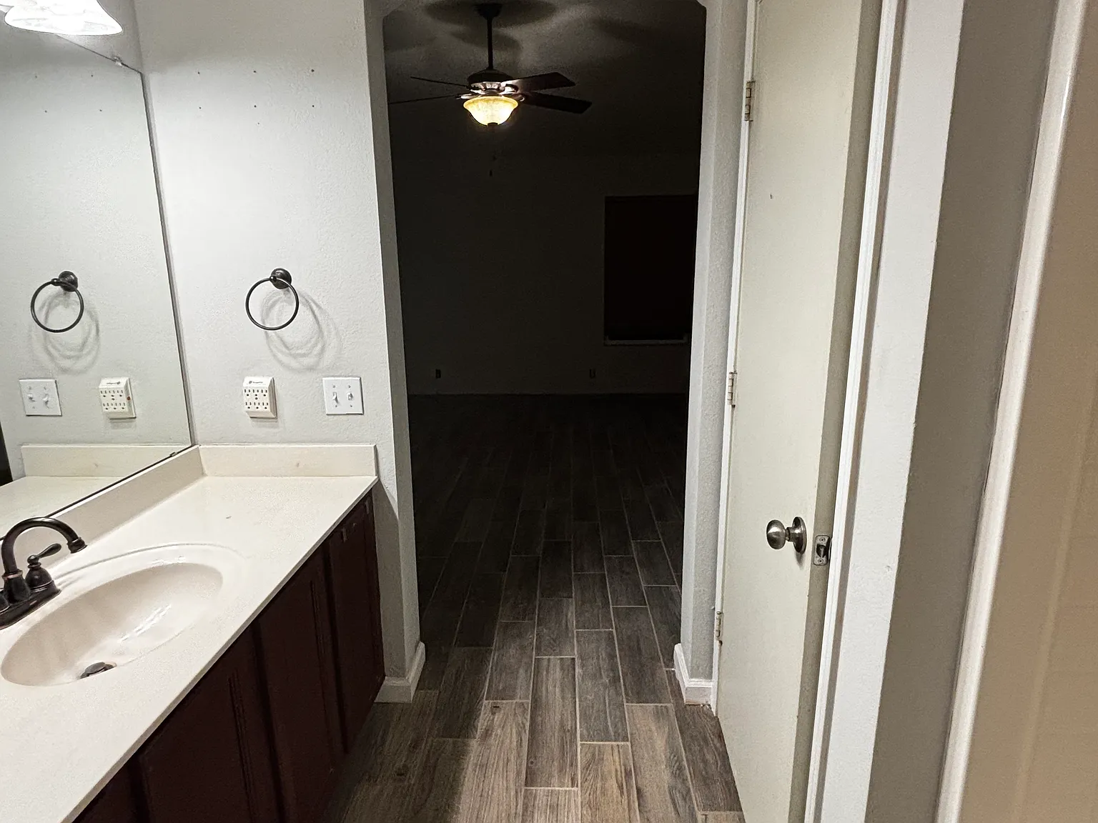 3 bed, 2196 sqft, $2,275 — Photo 2