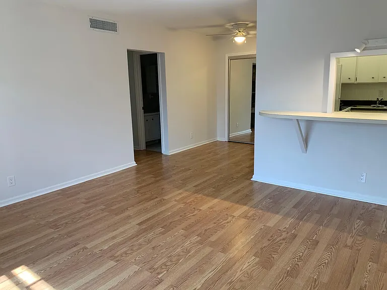 2210 NE 67th St #1221 — Photo 3