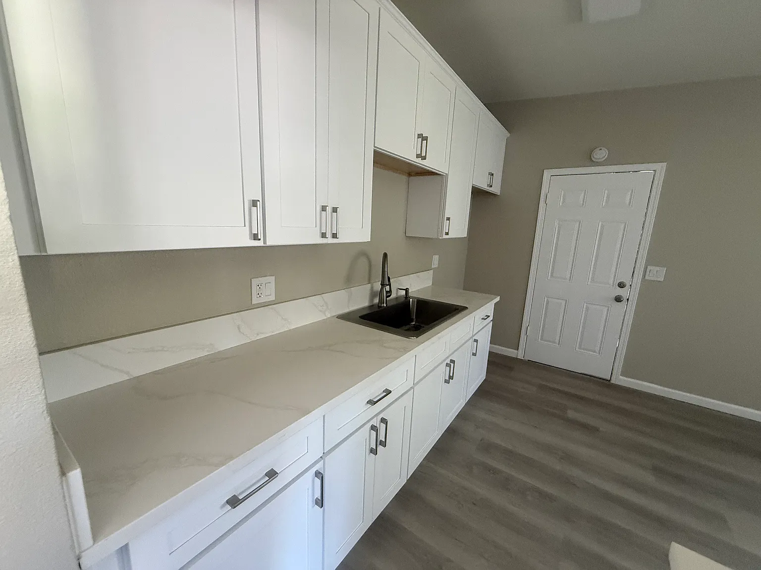 2 bed, 1025 sqft, $2,995 — Photo 2