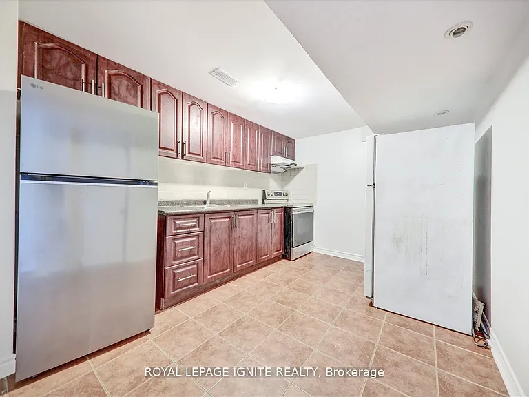16 Sophia Rd #BASEMENT — Photo 12