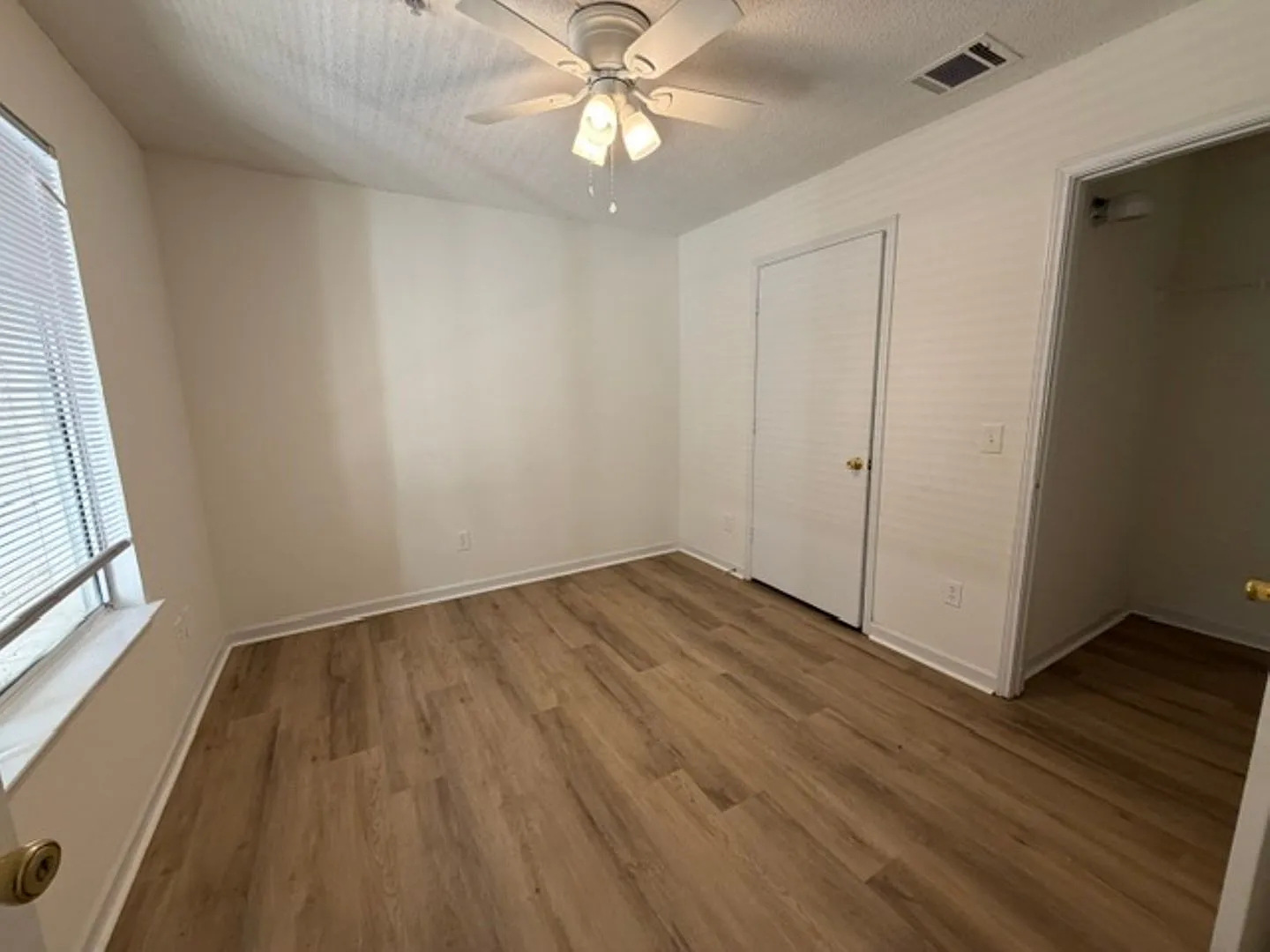 4 Bedrooms | 4 Private Bathrooms | Great NCSU Location | Community Pool | Free Parking | Wolfline... — Photo 3