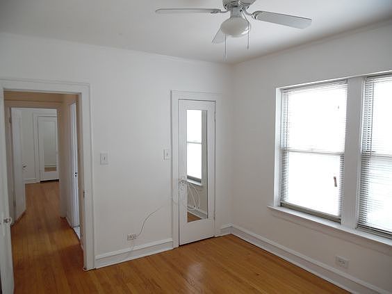 3rd image of 4128 N Kedvale Ave #5-305