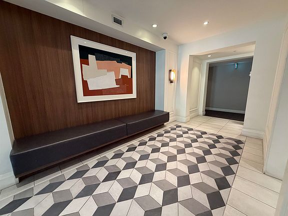 5th image of 9228 Slopes Mews #201