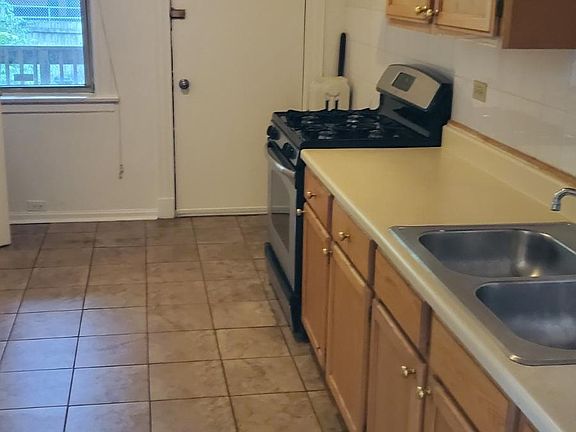 4th image of 833 W Leland Ave APT 1F