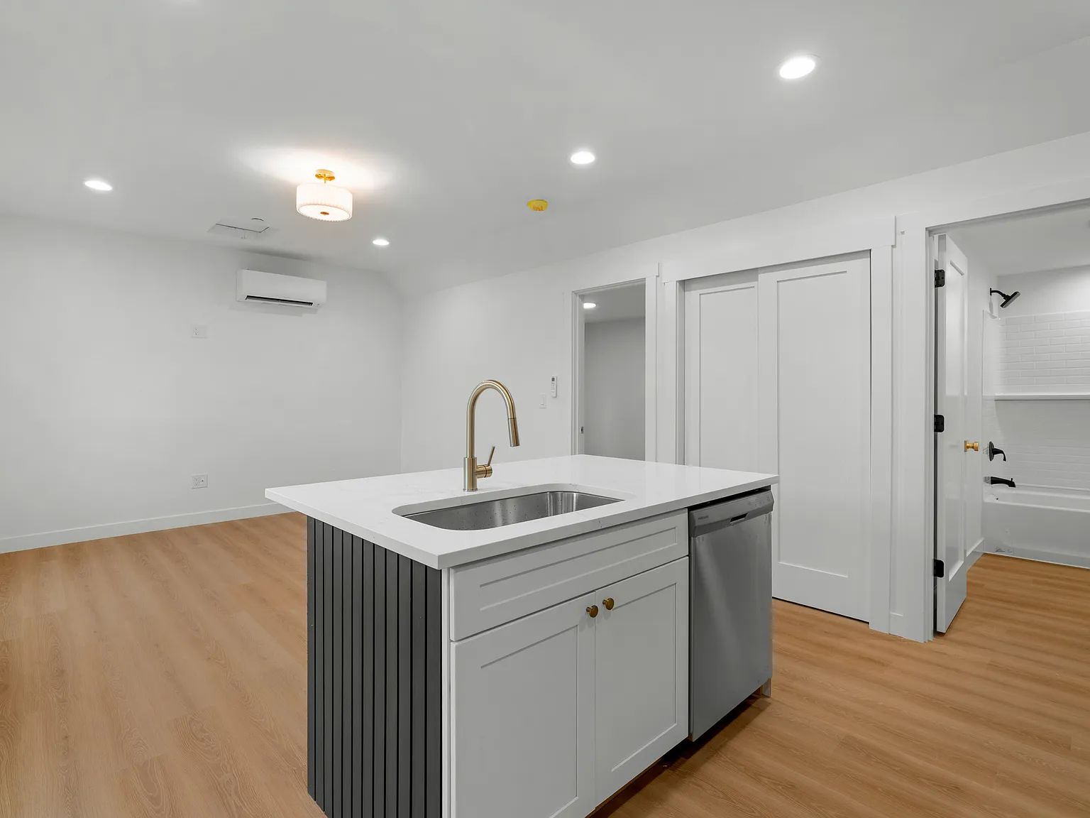 1 bed, 426 sqft, $1,600 — Photo 4