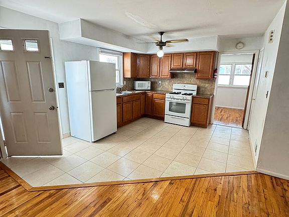 2nd image of 60 Willowwood Ln #1