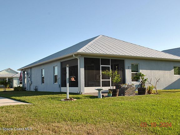 3rd image of 695 Lorelei Ave