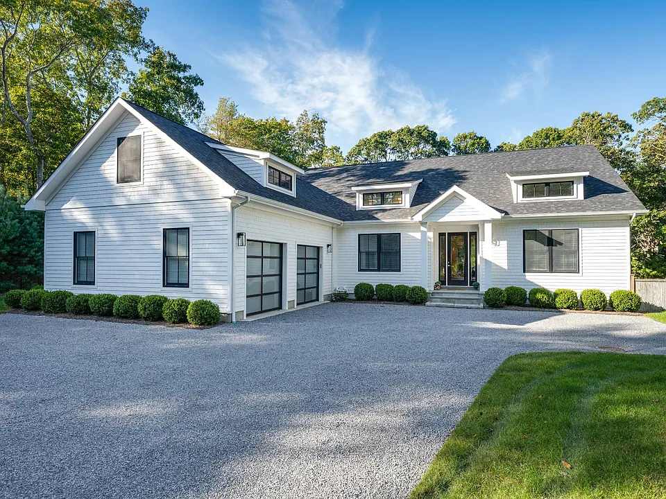 28 Settlers Landing Ln