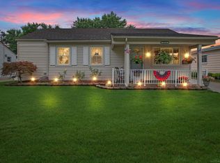 25131 Rosenbusch St, Warren, MI 48089