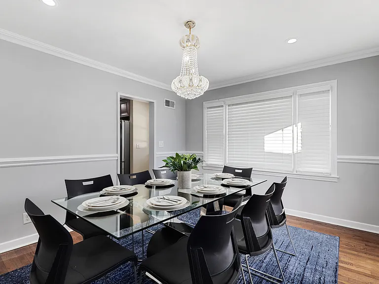 221 Lawrence St — Photo 3