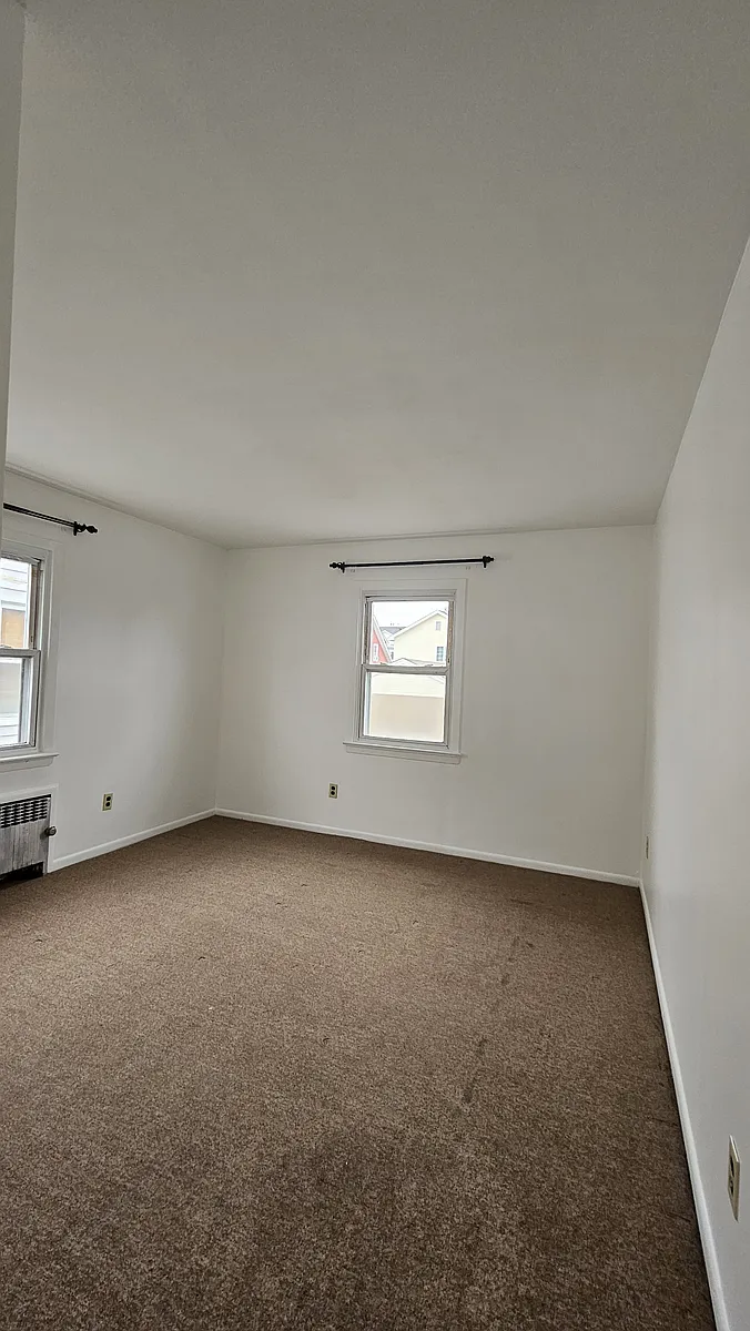 Building Photo - 66 Elm St #2