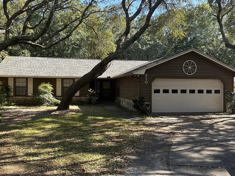 310 Bimini Way — Photo 1