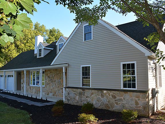 3rd image of 121 Lenora Ln