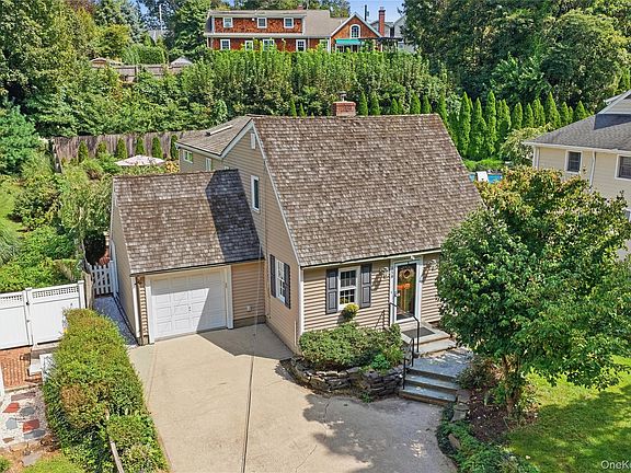 2nd image of 158 Bay Road