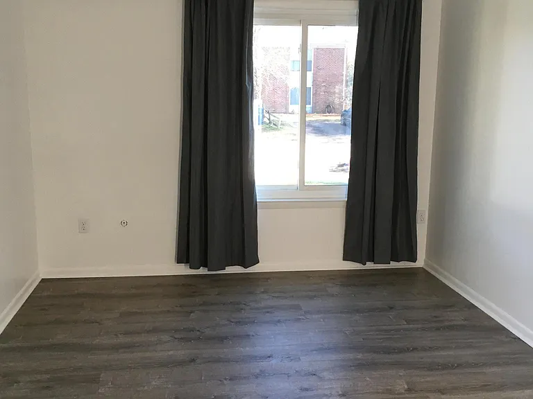 Downstairs bedroom.