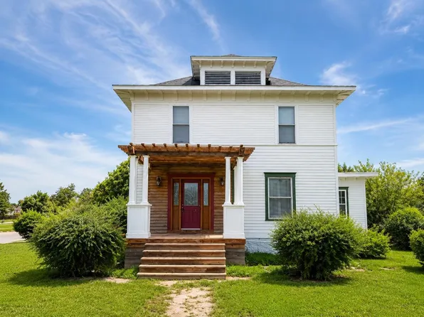 320 N Maple St, Eureka, KS 67045