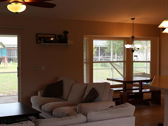 5th image of 429 SW 43rd St
