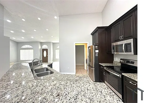16317 Okeechobee Blvd — Photo 13