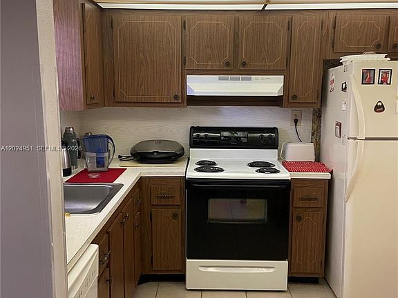 4th image of 9581 Sunrise Lakes Blvd APT 202