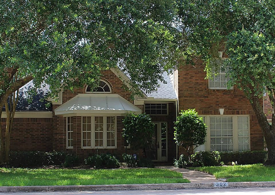 1st image of 302 Eagle Lakes Dr