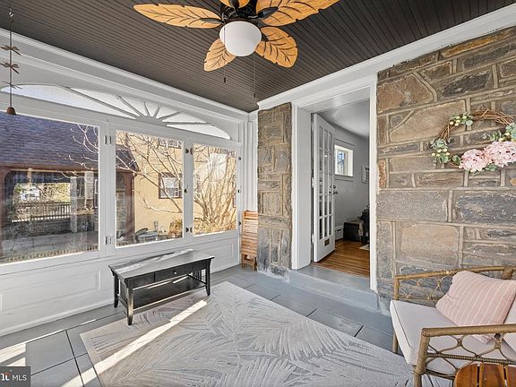 3rd image of 116 W Marshall Rd