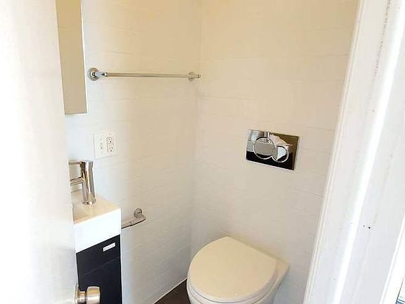 2nd image of 115 Ocean Ave APT F10a