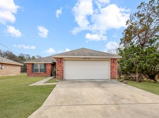 28 Bluebonnet Dr, Morgans Pt Resort, TX 76513
