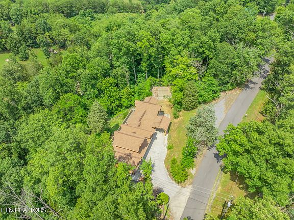 53rd image of 343 Jersey Dr