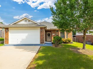 10325 Hogan Dr, Benbrook, TX 76126