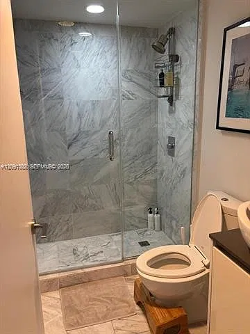 9821 E Bay Harbor Dr — Photo 2