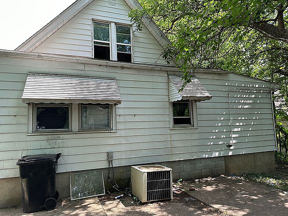 3rd image of 1717 N Gale Ave