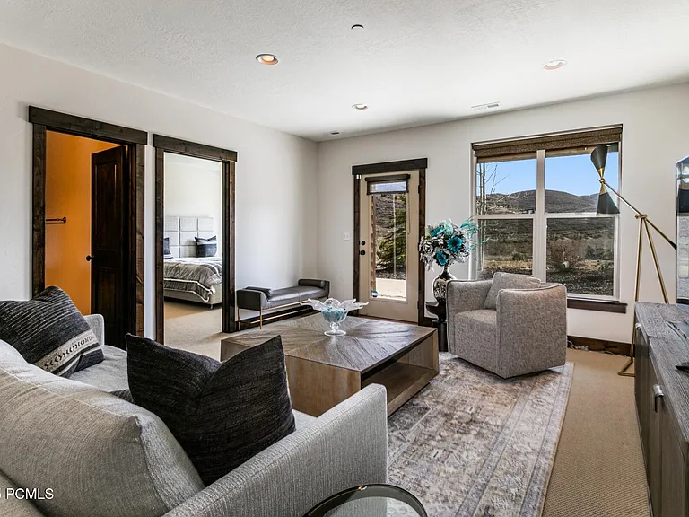 1018 W Abigail Dr — Photo 20
