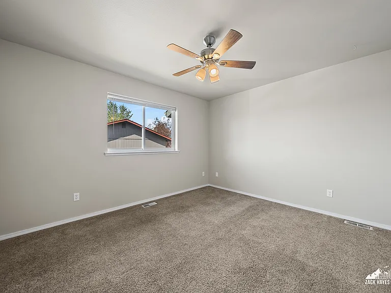 9841 Grange Dr — Photo 14